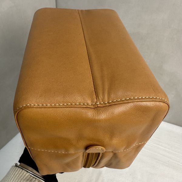 LOEWE 焦糖色手提方形便當包 