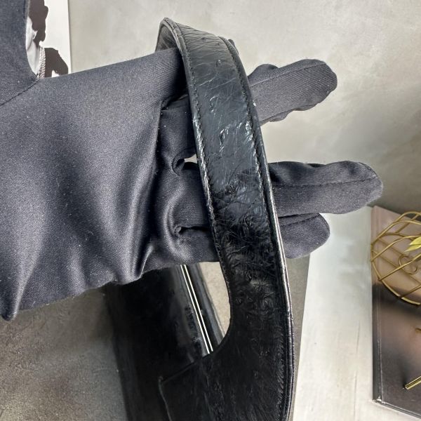 Gucci 黑色壓紋鴕鳥皮肩背包* 