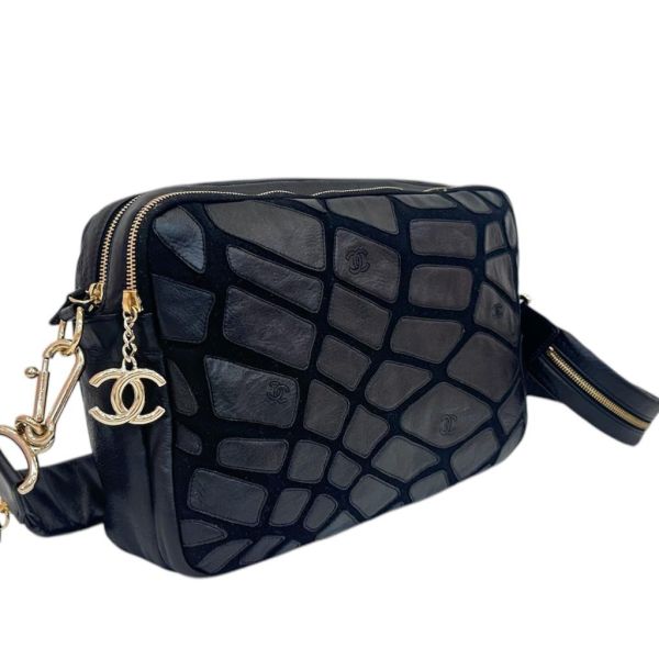 Chanel 絨毛皮革拼色相機包 