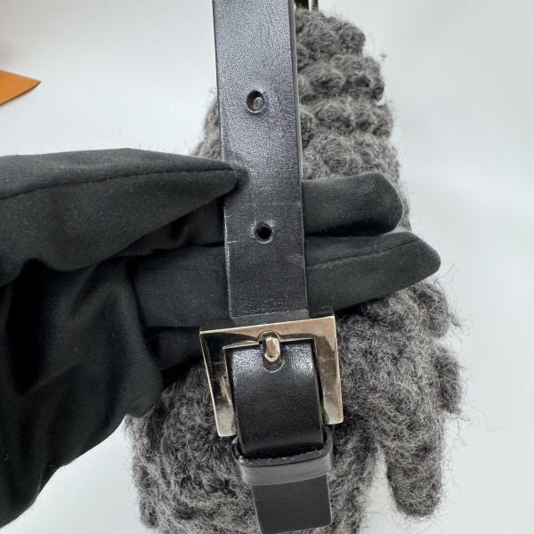 Fendi Baguette 灰色毛線針織肩背包 
