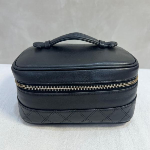 Chanel 雙色皮革化妝包 
