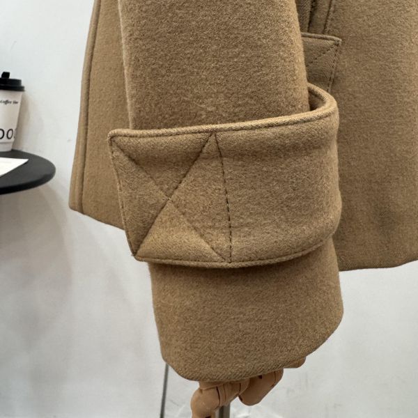 Burberry 駝色雙排扣女士短款大衣 