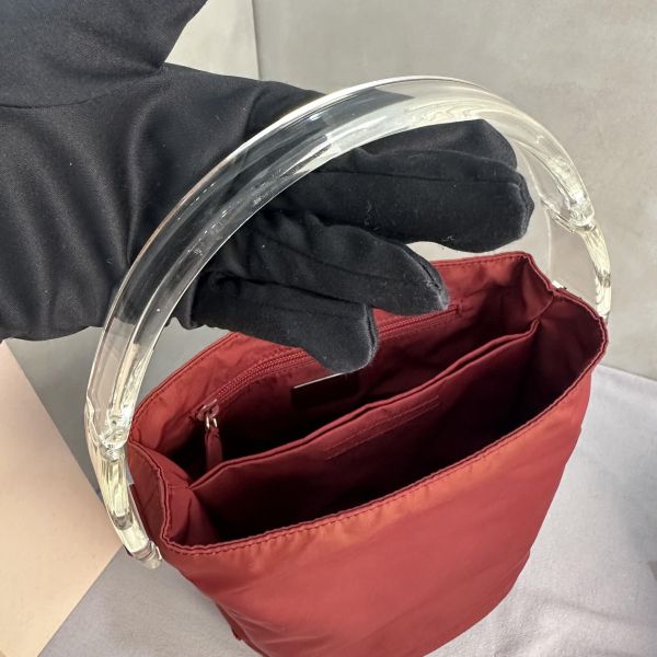 Prada 水桶包 