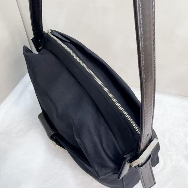 Fendi Mamma Baguette 黑色帆布肩背包 