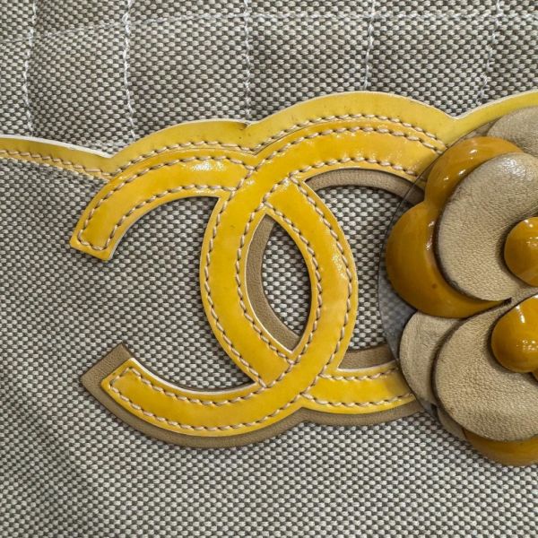 CHANEL No.5 Camellia 系列黃皮革山茶花帆布托特包 