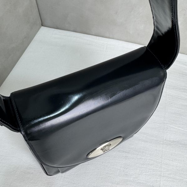 Versace經典黑色漆皮包 