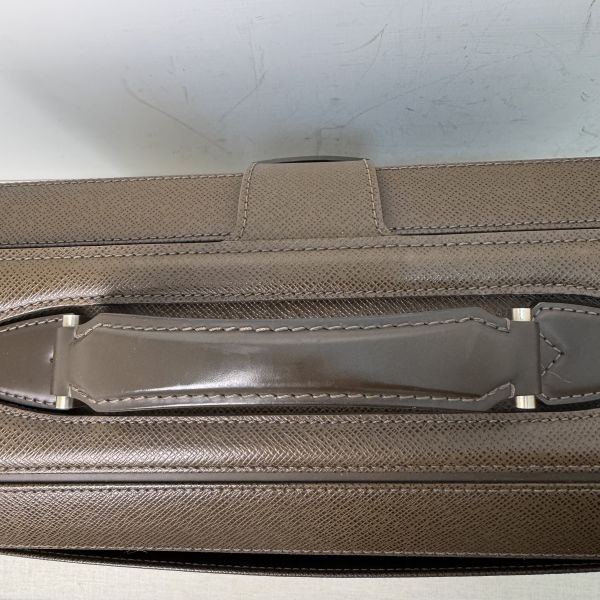 Louis Vuitton 深棕色皮革公事包 