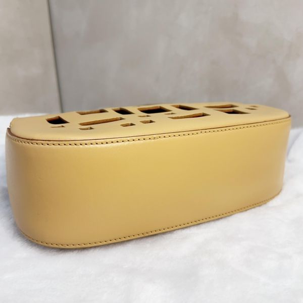 Bally 復古鏤空皮革肩背包 
