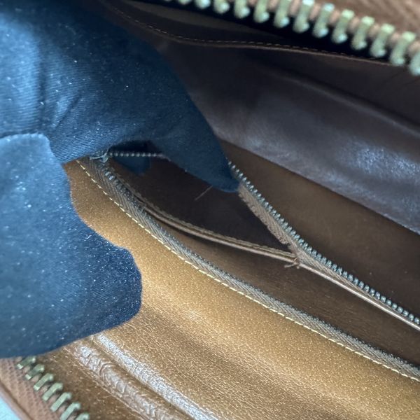 Louis Vuitton 紅皮方型手拿包 