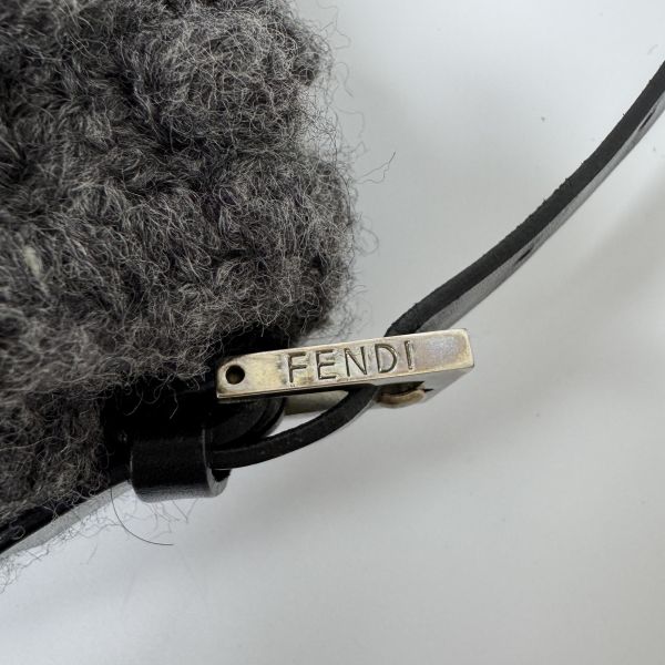 Fendi Baguette 灰色毛線針織肩背包 