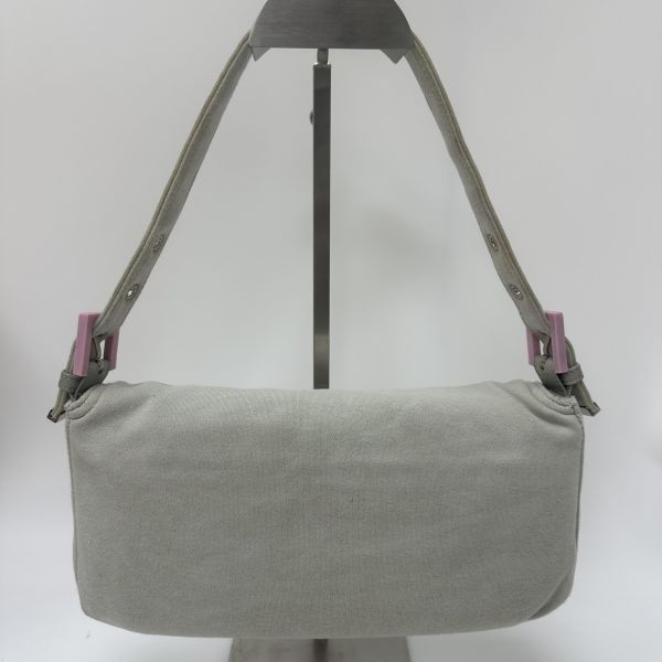 Fendi Baguette 淡灰色布面肩背包 