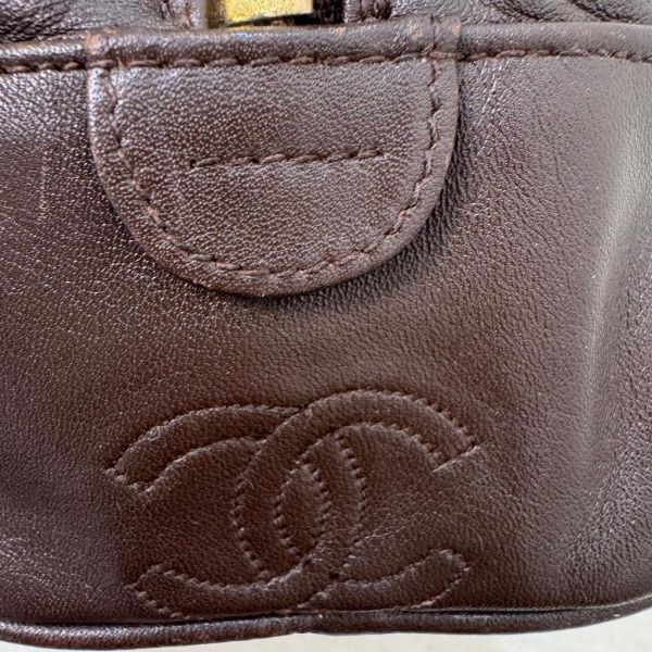 Chanel 咖色皮革化妝包 
