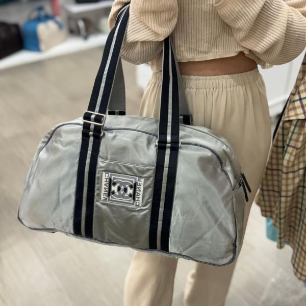 Chanel 太空銀方標旅行包 