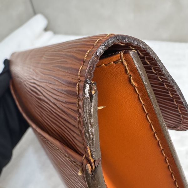 Louis Vuitton 經典皮革手拿包 