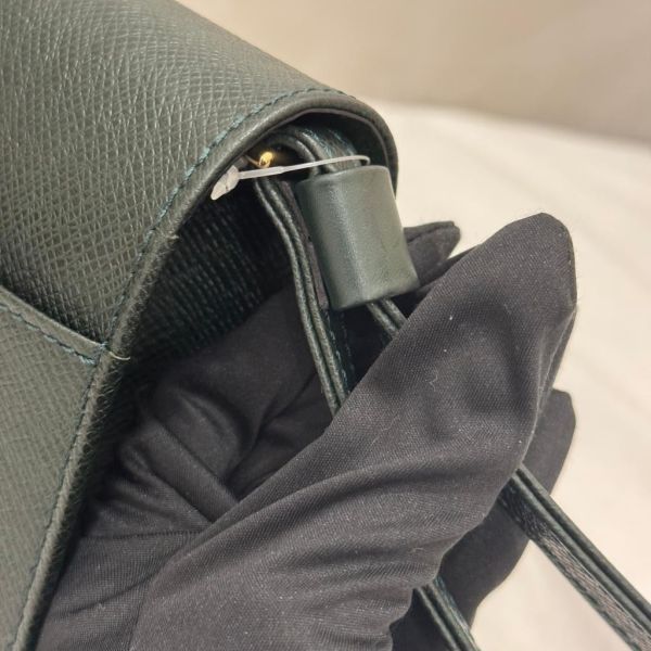 Louis Vuitton 墨綠色荔枝皮手拿包 