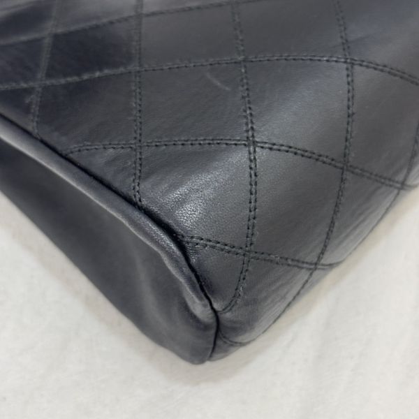 Chanel 黑色小羊皮菱格手拿包 
