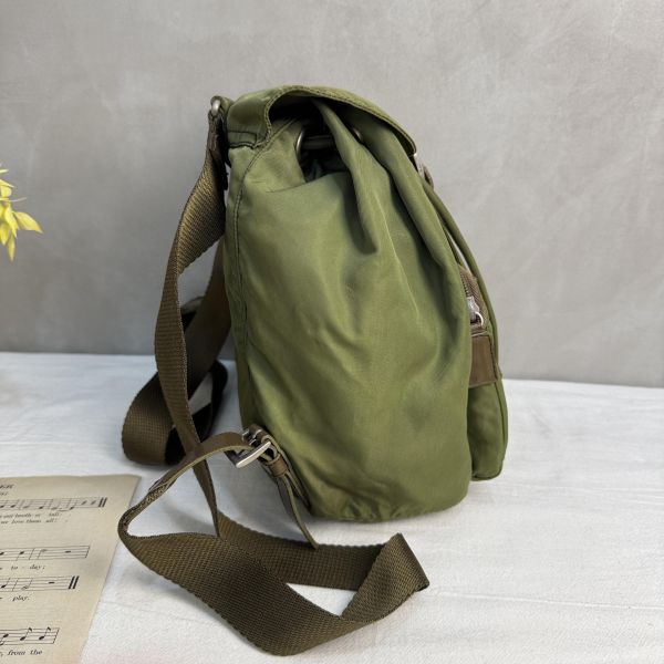 Prada 經典軍綠色尼龍後背包 