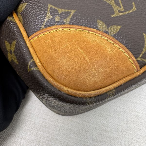 LV Monogram 老花手拿包 