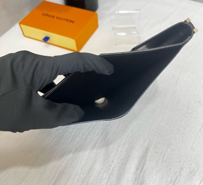 Louis Vuitton 硬殼扣式手提錢包 含卡夾 