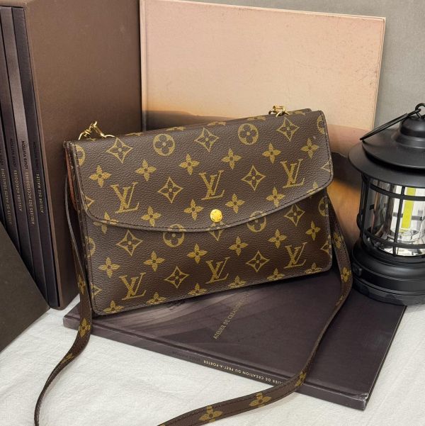 Louis Vuitton 雙面豆豆信封斜背包 