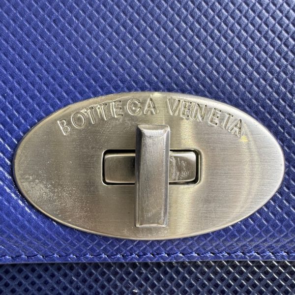 Bottega Veneta 藍黑雙色復古手提包 