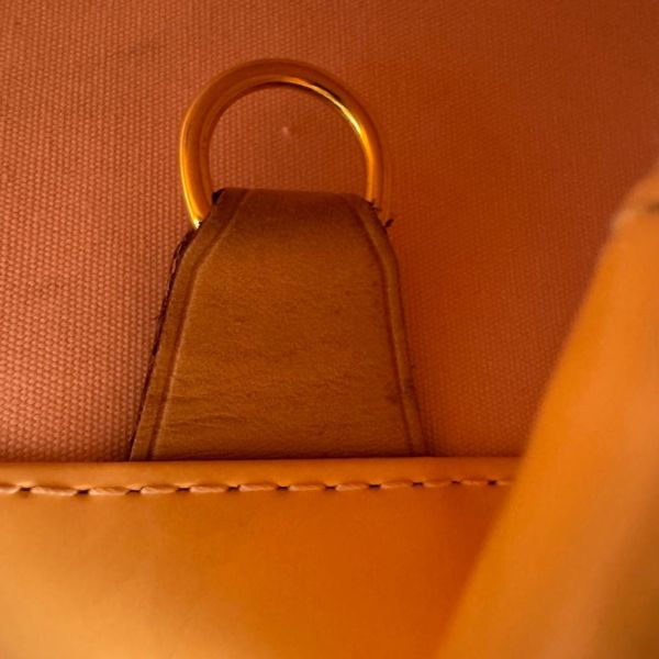 Louis Vuitton 黃色漆皮壓紋肩背包 