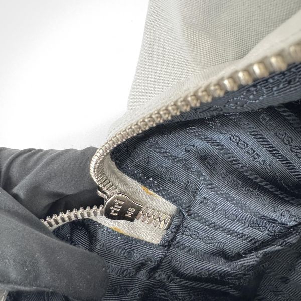 PRADA 經典尼龍旅行包 