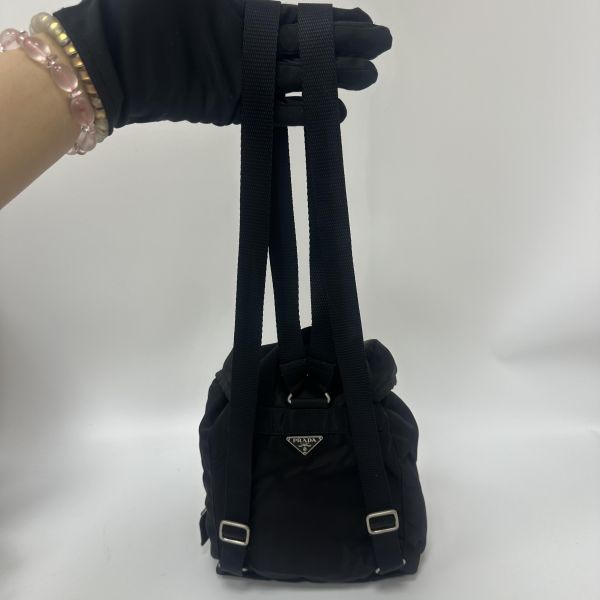 Prada 經典尼龍後背包 