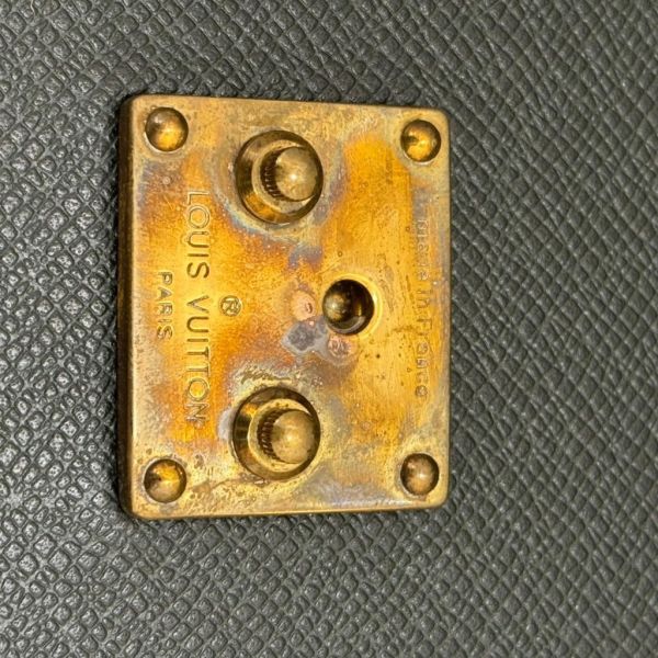 Louis Vuitton 墨綠色荔枝皮手拿包 