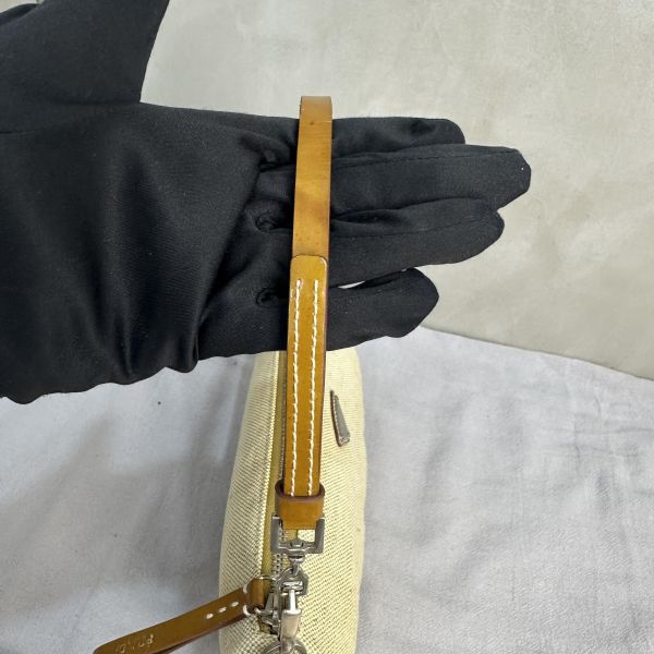PRADA 米白色帆布腋下包 