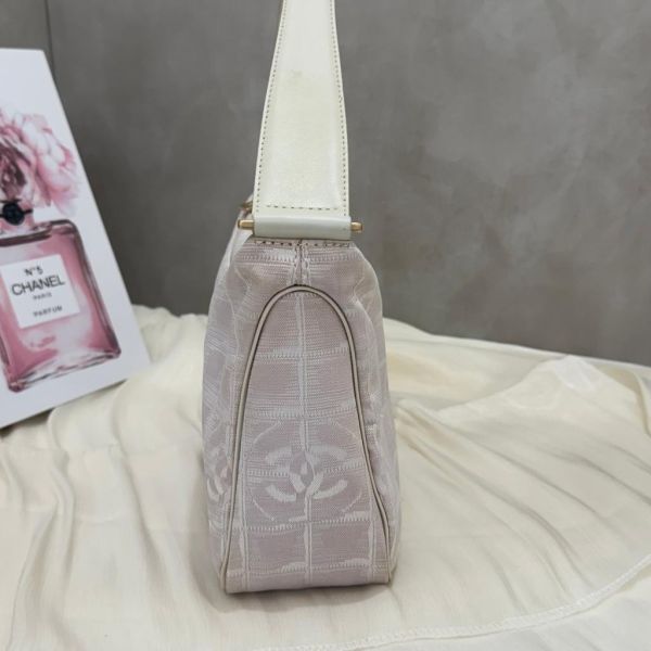 Chanel 粉色冰格腋下包 