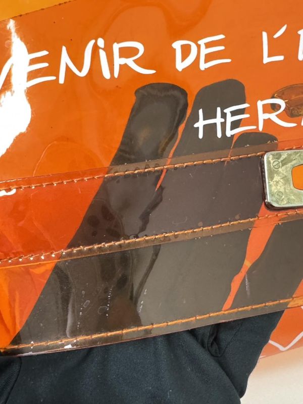 Hermès「Vinyl Kelly」透明橘限量包 