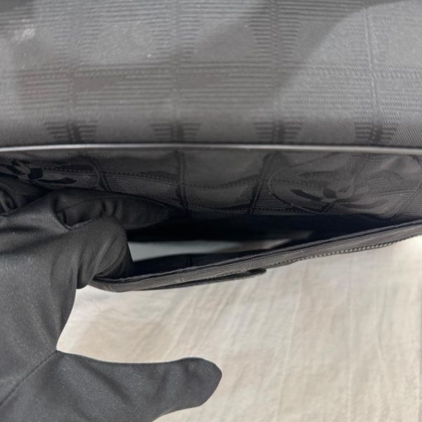 Chanel 黑色黑扣冰格行李箱 