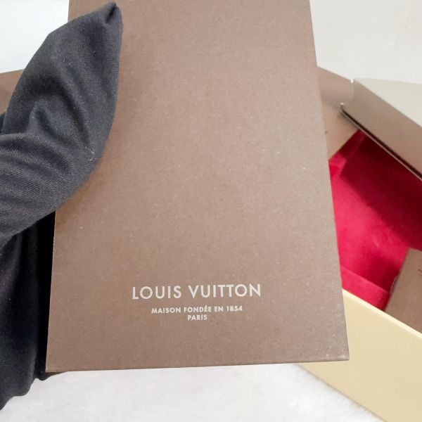 Louis Vuitton Tour Eiffel VIP 限量版翻頁動畫書 