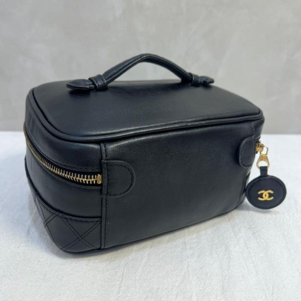 Chanel 雙色皮革化妝包 