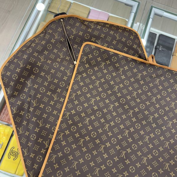 Louis Vuitton  Monogram 帆布西裝套 