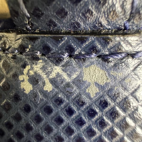 Bottega Veneta 藍黑雙色復古手提包 