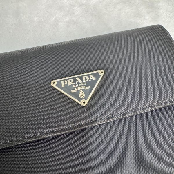 Prada Tessuto 黑色尼龍三折短夾 