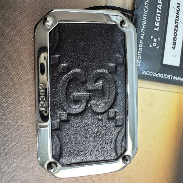 Gucci 黑色壓紋金屬經典 GG 壓紋鑰匙圈／吊飾 