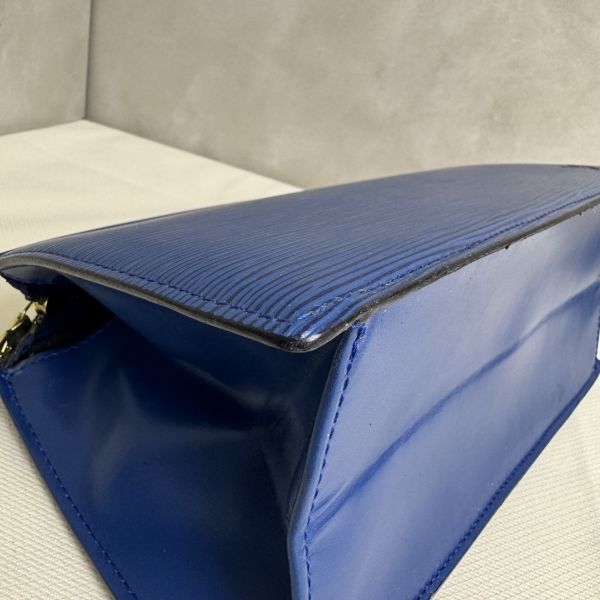 Louis Vuitton Epi 皮革手拿包 