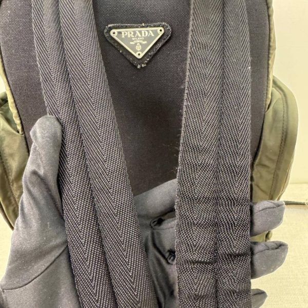 PRADA 墨綠帆布鐵牌後背包 