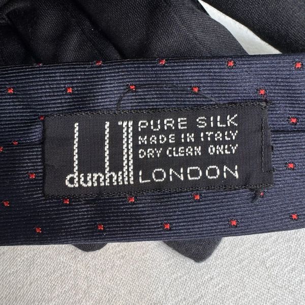 dunhill高級深藍色絲綢帶有精緻的紅色波點圖案領帶 領結 絲綢（中古） 