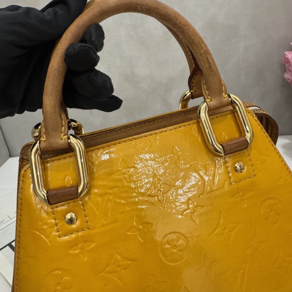 LV 漆皮梯形手提包 