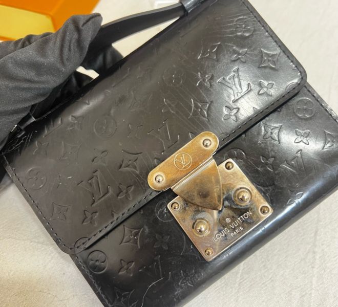 Louis Vuitton 硬殼扣式手提錢包 含卡夾 