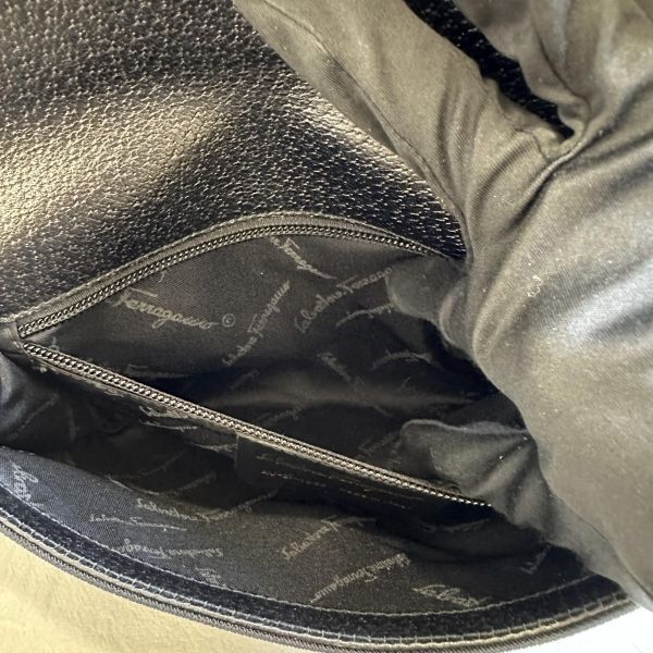 Ferragamo 菲拉格慕 經典金屬扣環包 