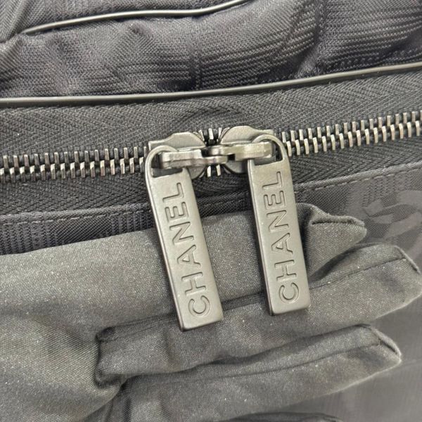 Chanel 黑色黑扣冰格行李箱 