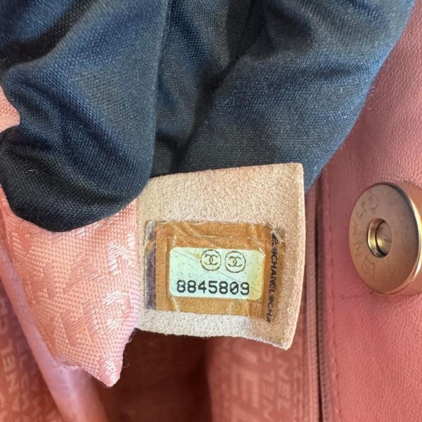 Chanel 浮雕粉色托特包 