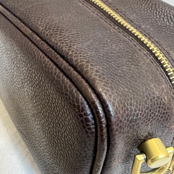 Chanel 經典魚子醬化妝包 
