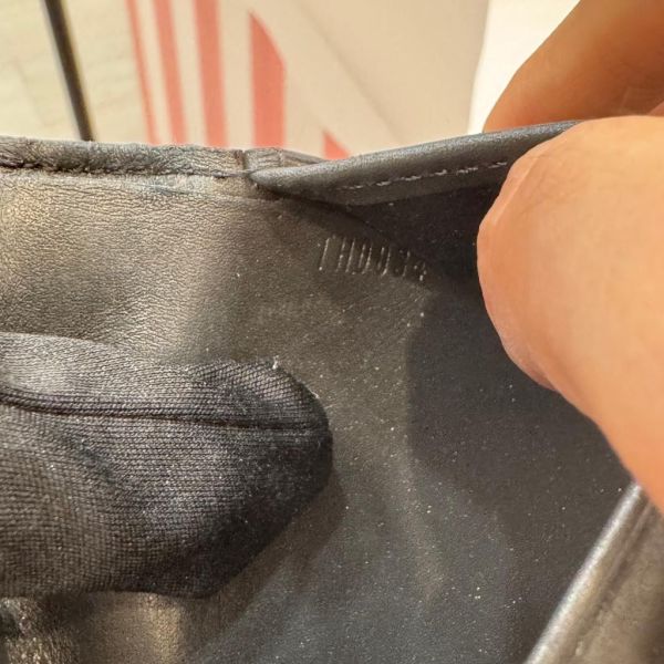 Louis Vuitton 漆皮黑灰壓紋短夾 