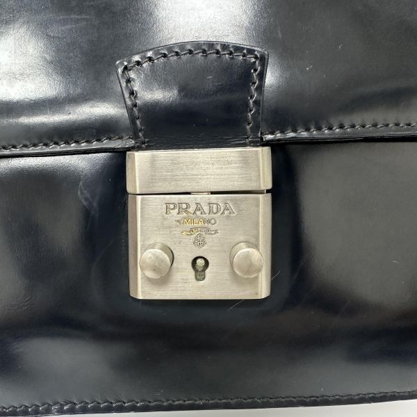 PRADA 黑色皮革手提包 